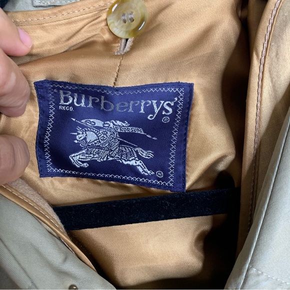 Burberry trench coat size XL - Picture 7 of 16